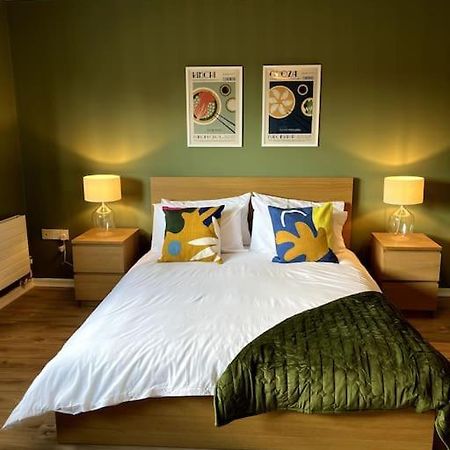 Colourful, Bright And Chic 2 Storey Apartment Manchester Buitenkant foto